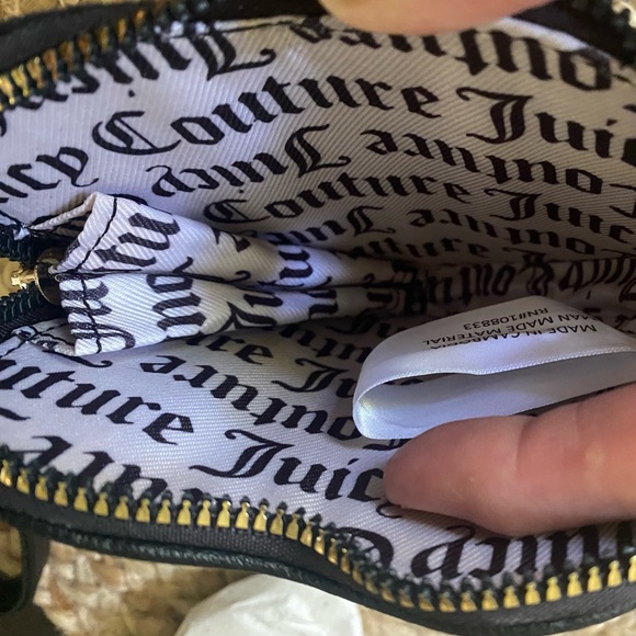 NEW JUICY COUTURE Black Velvet Licorice Heart Zip Around Wristlet 🩷 - Picture 6 of 7